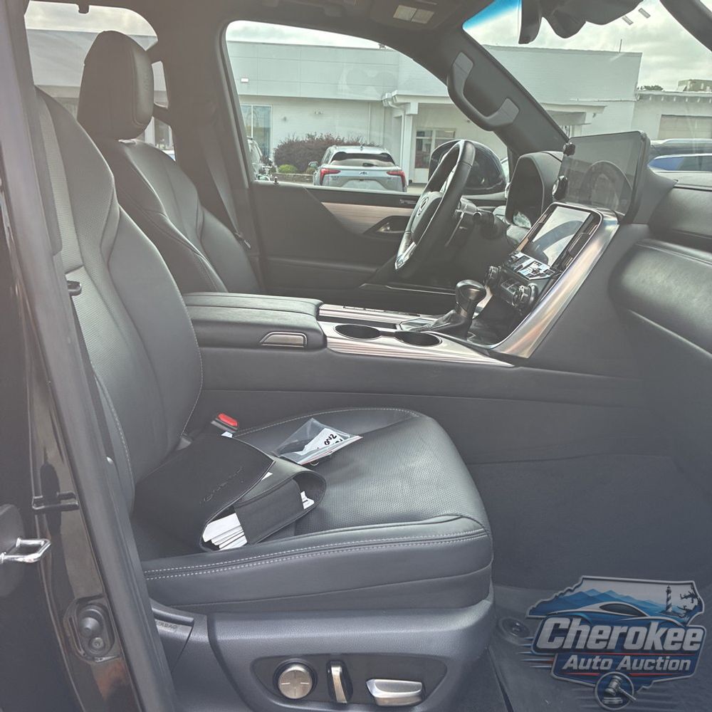 2022 Lexus LX 600 F SPORT Handling