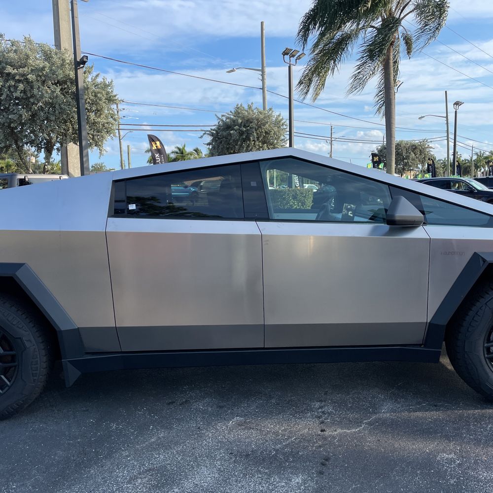 2024 Tesla Cybertruck Base