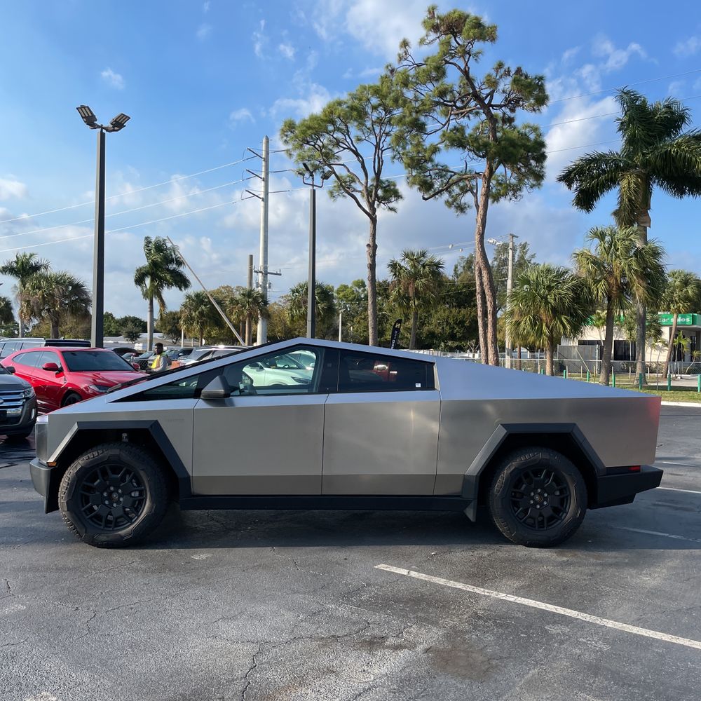 2024 Tesla Cybertruck Base