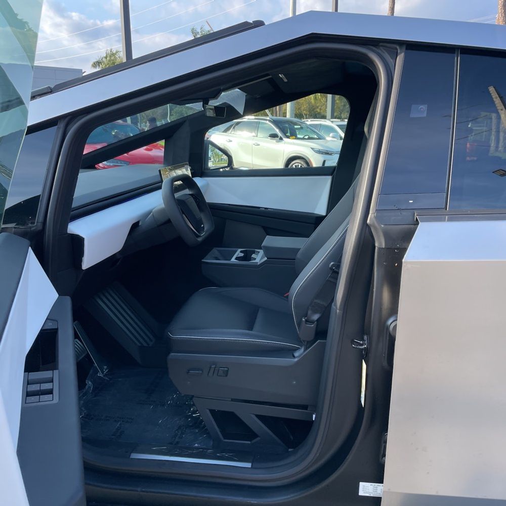 2024 Tesla Cybertruck Base