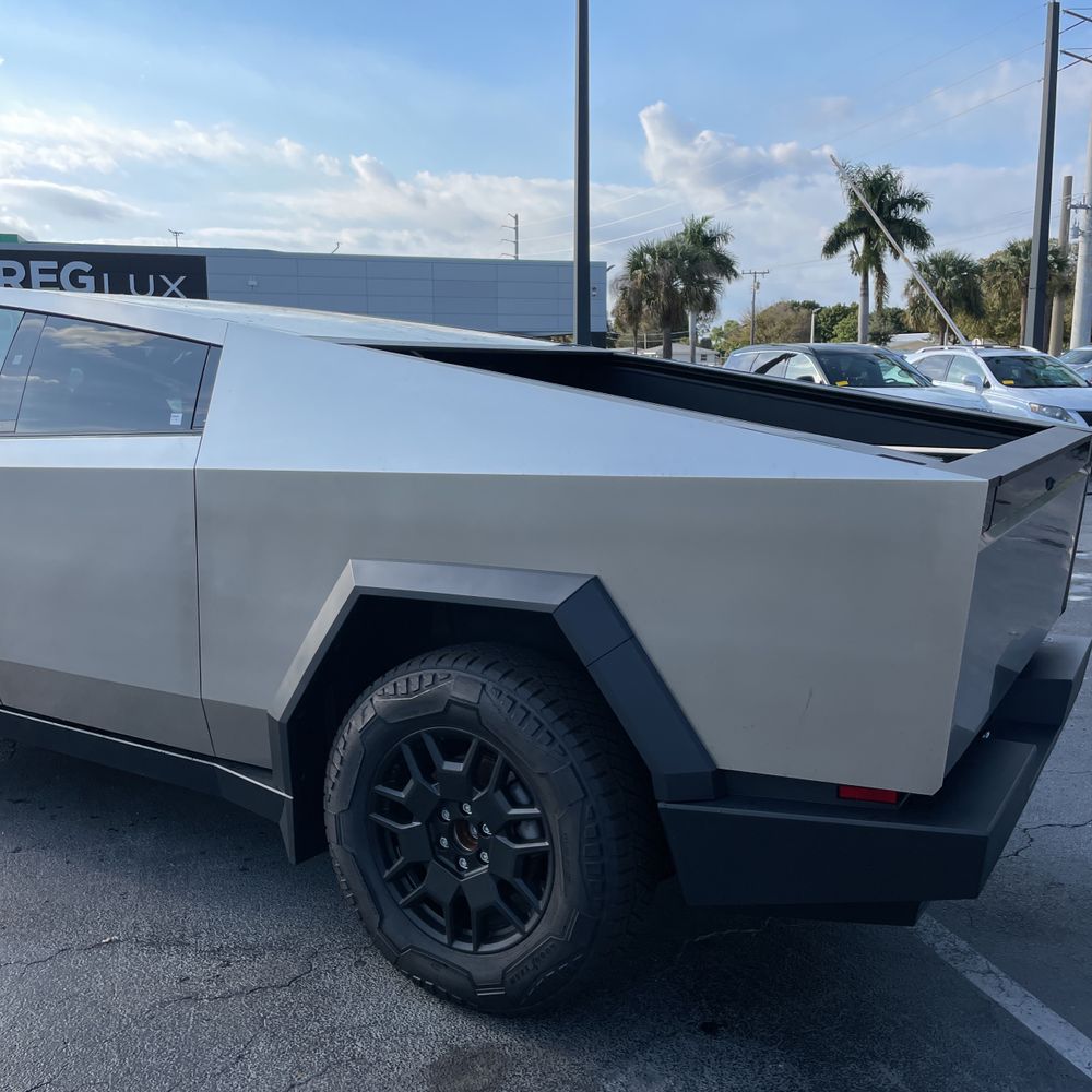 2024 Tesla Cybertruck Base