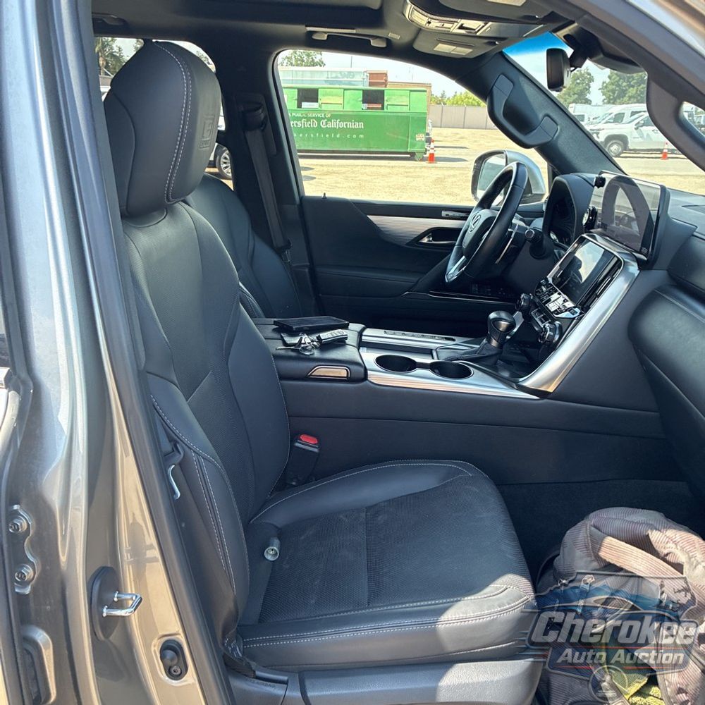 2023 Lexus LX 600 F SPORT Handling