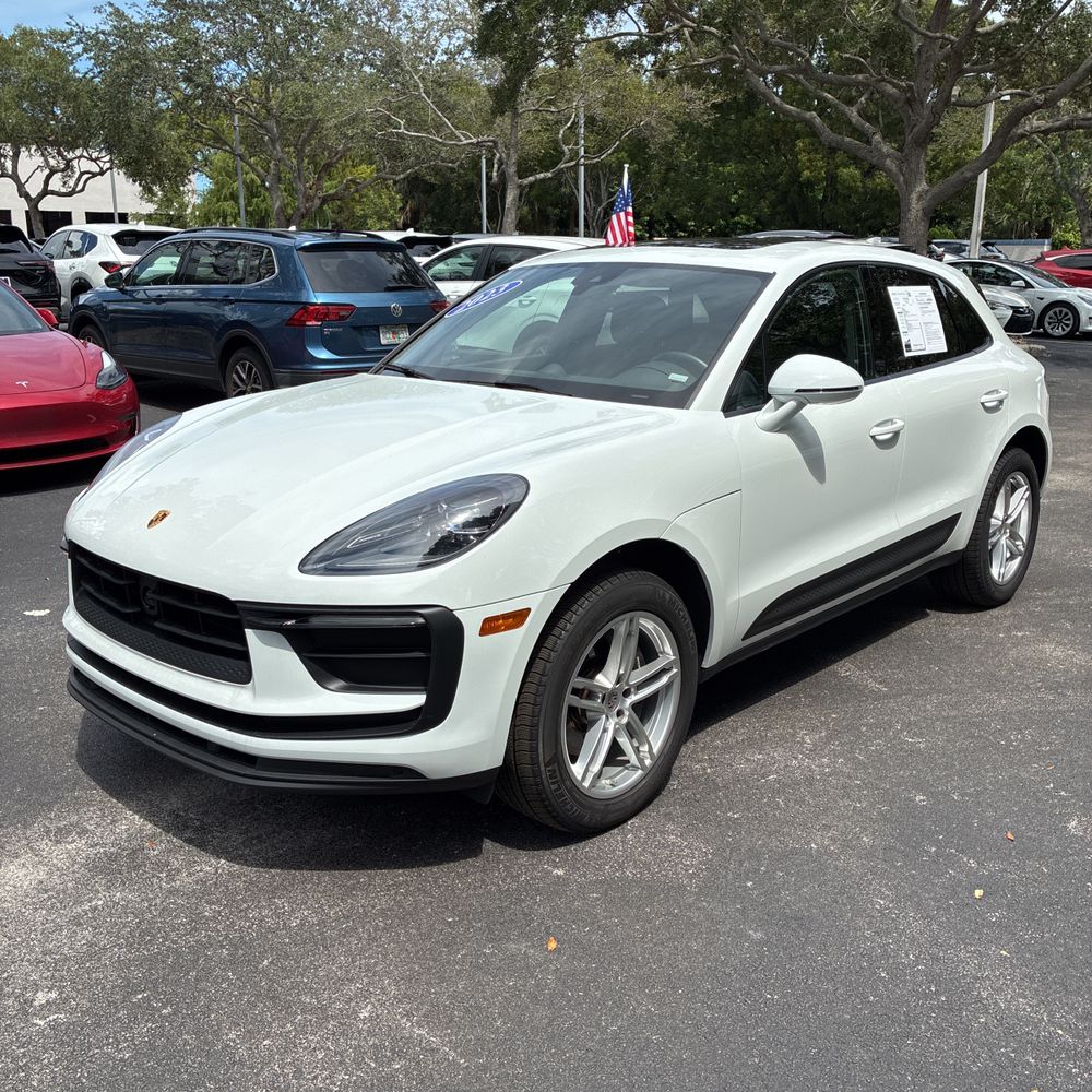 2024 Porsche Macan Base