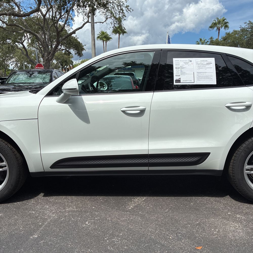 2024 Porsche Macan Base