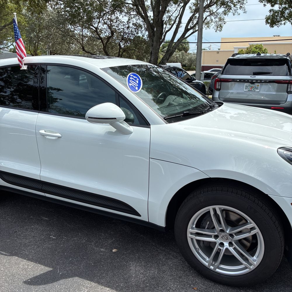2024 Porsche Macan Base