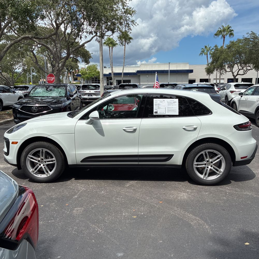 2024 Porsche Macan Base