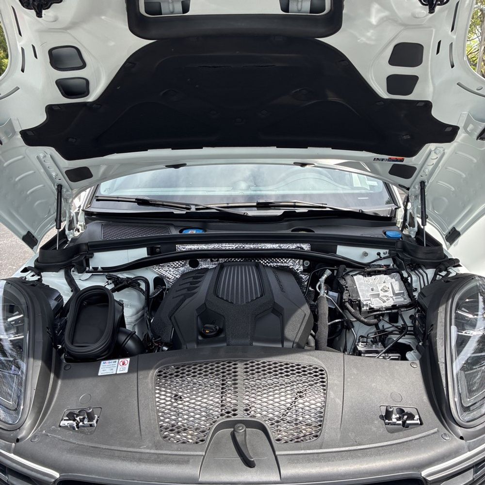 2024 Porsche Macan Base