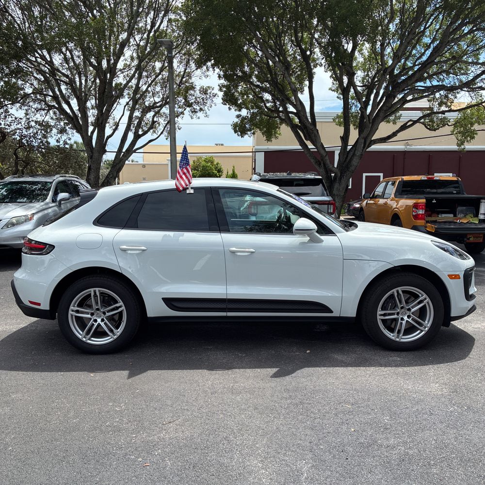 2024 Porsche Macan Base
