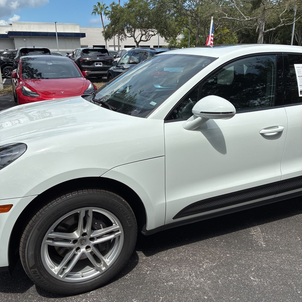 2024 Porsche Macan Base