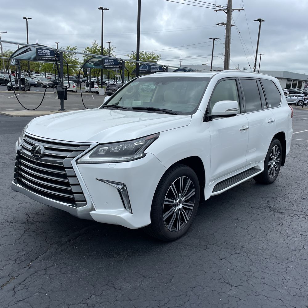 2021 Lexus LX 570 Three-Row