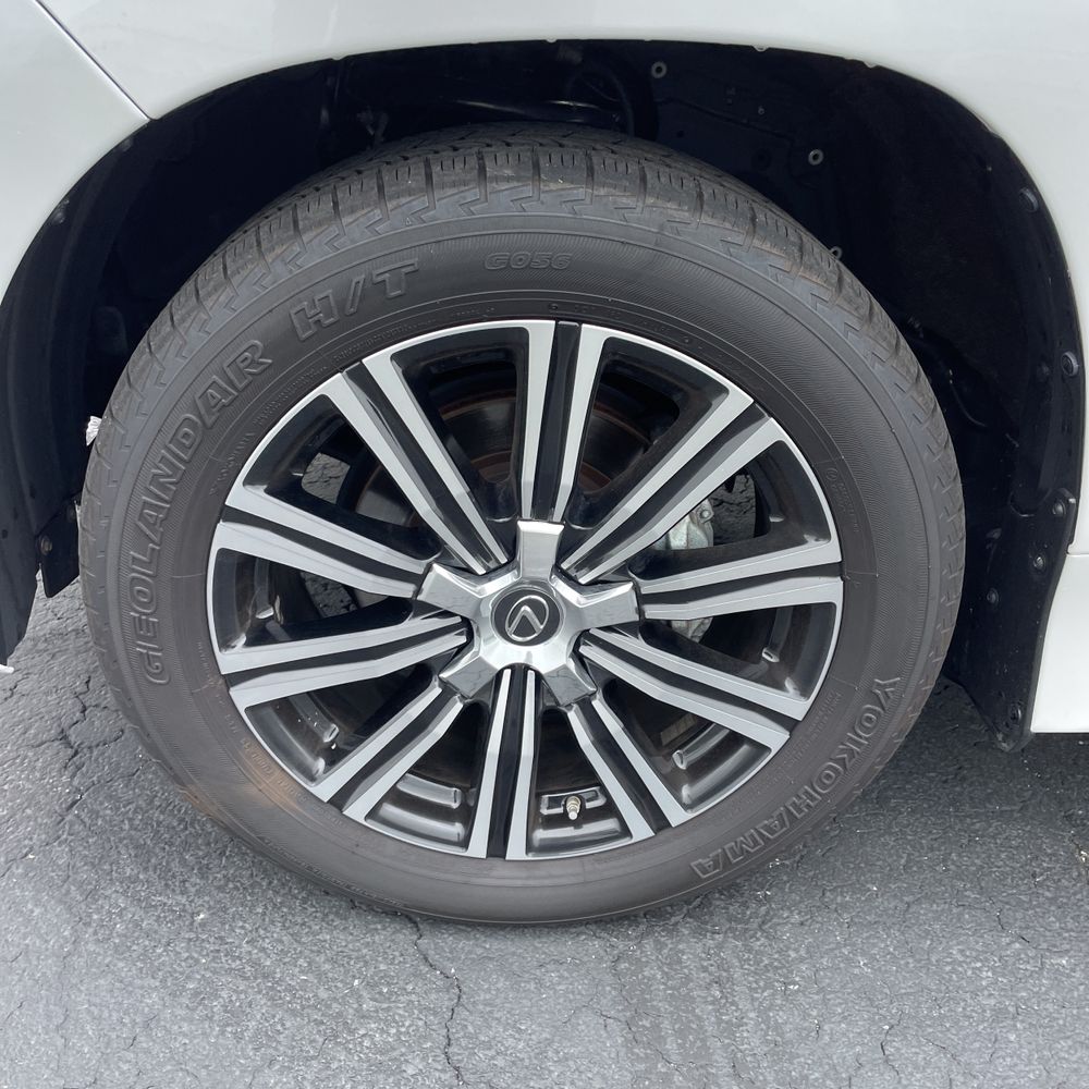 2021 Lexus LX 570 Three-Row