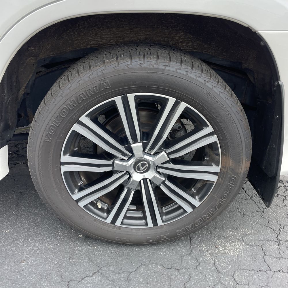 2021 Lexus LX 570 Three-Row