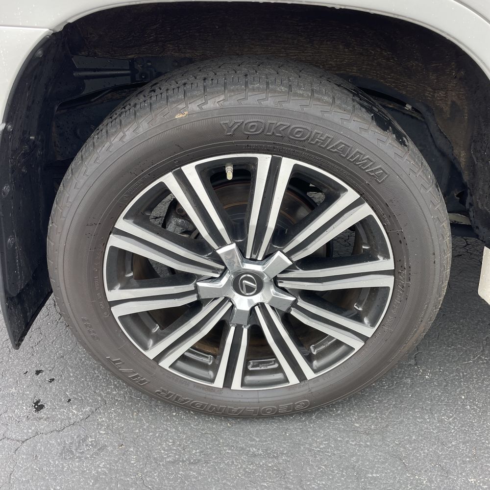 2021 Lexus LX 570 Three-Row