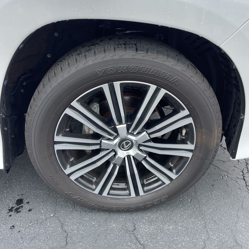 2021 Lexus LX 570 Three-Row