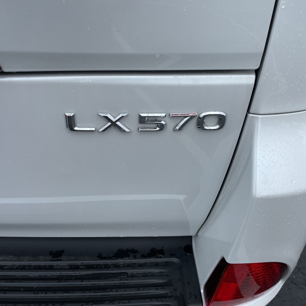 2021 Lexus LX 570 Three-Row