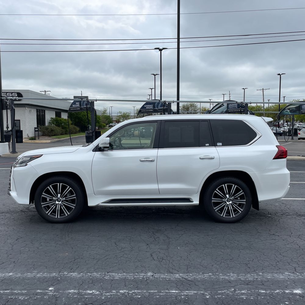 2021 Lexus LX 570 Three-Row