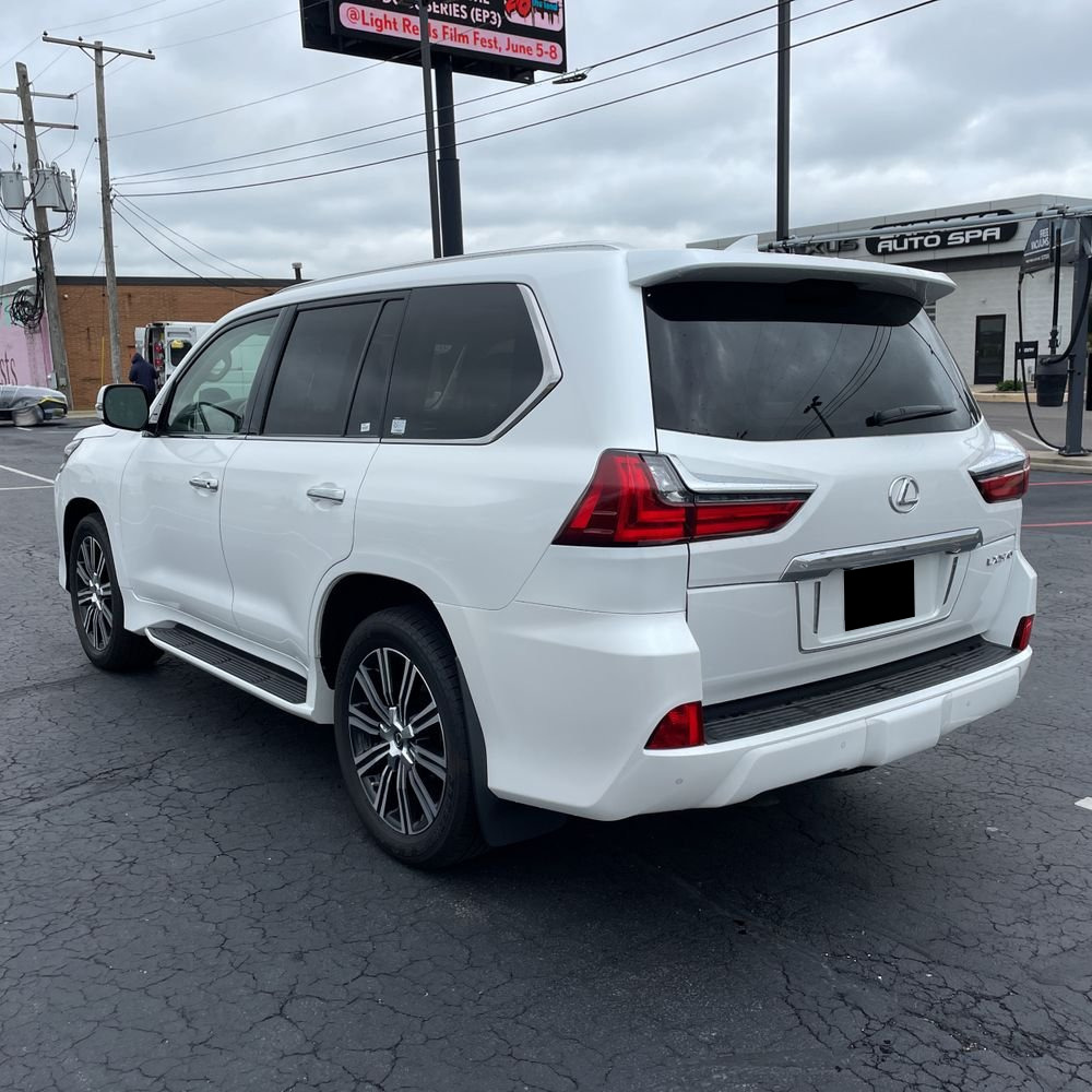 2021 Lexus LX 570 Three-Row