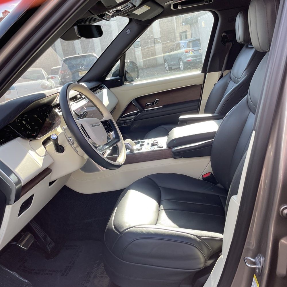 2023 Land Rover Range Rover P530 SE