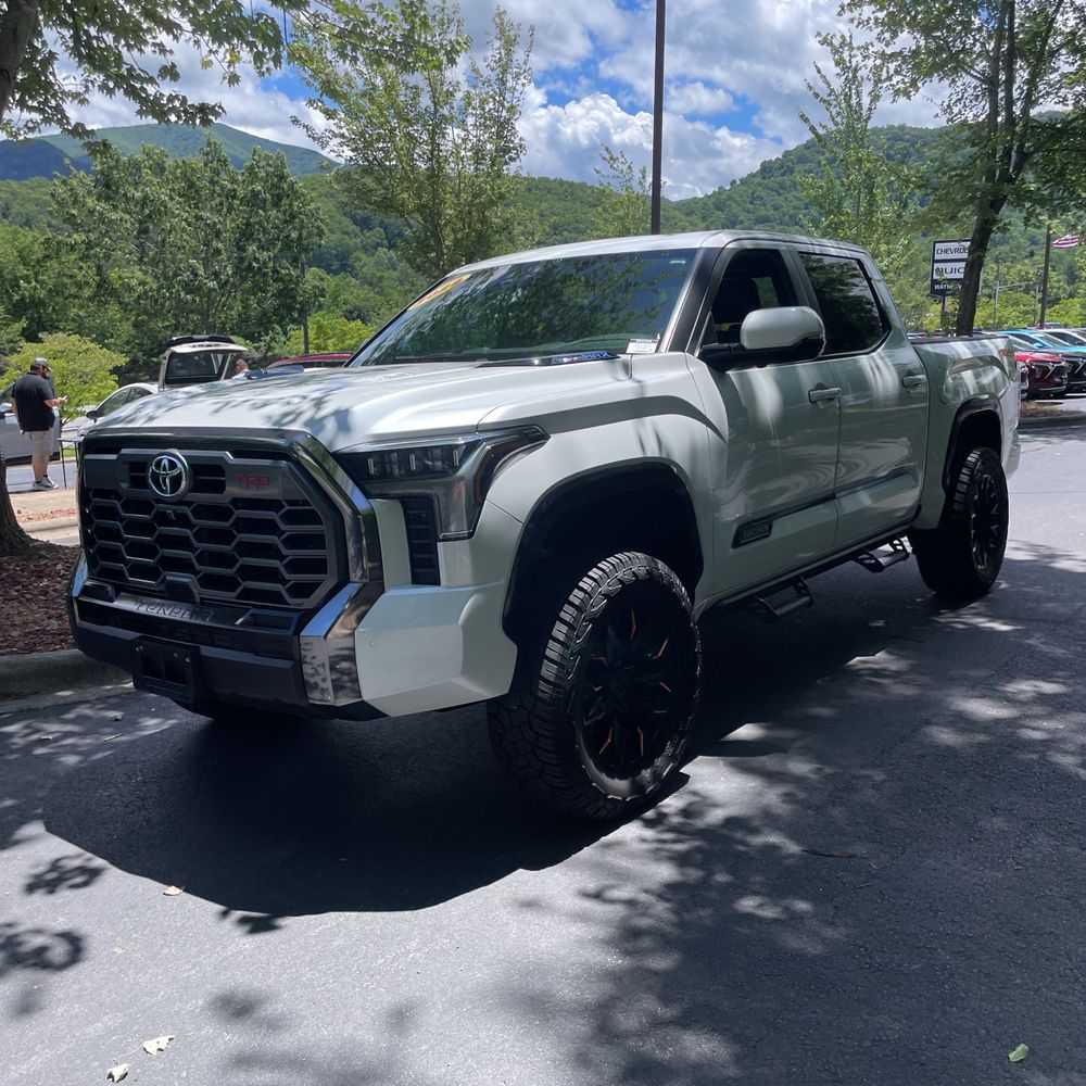 2024 Toyota Tundra Platinum HV