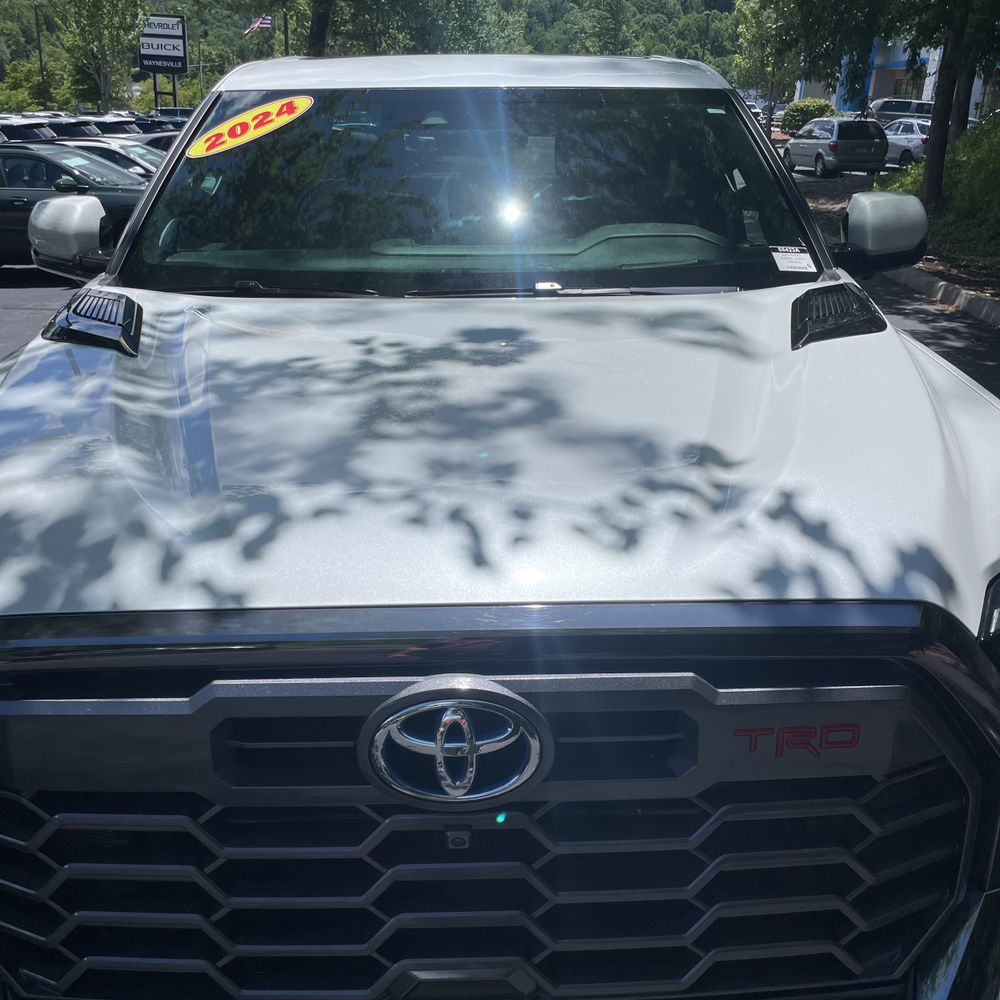 2024 Toyota Tundra Platinum HV