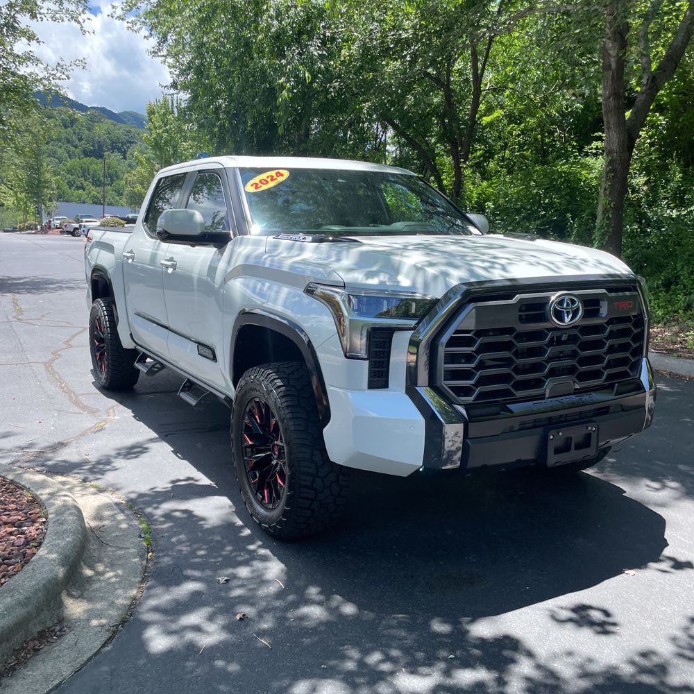 2024 Toyota Tundra Platinum HV