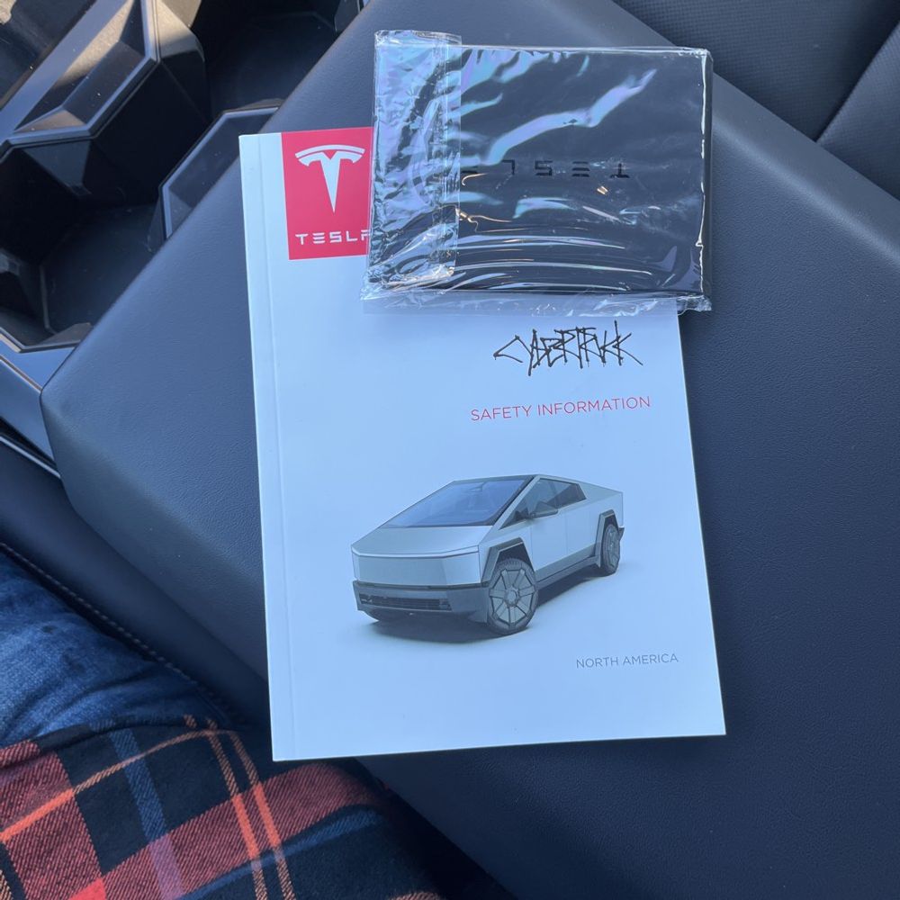 2024 Tesla Cybertruck Base