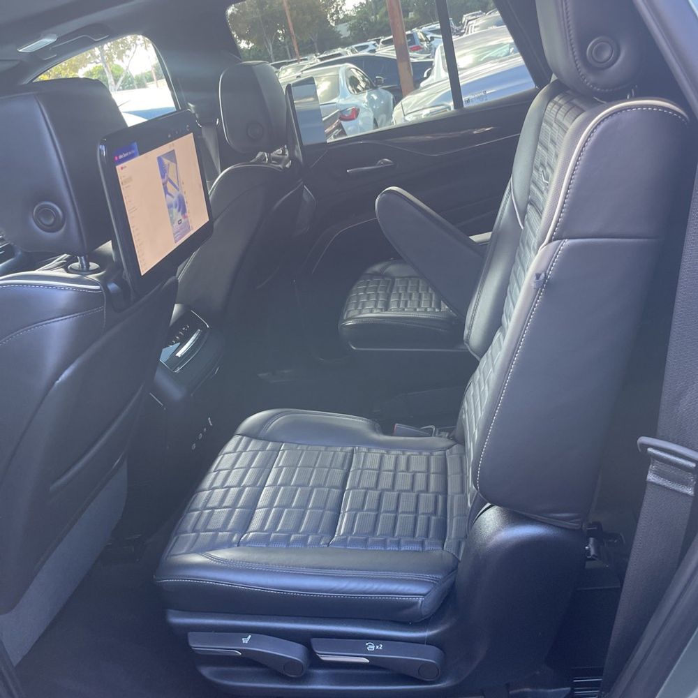 2023 Cadillac Escalade Sport Platinum