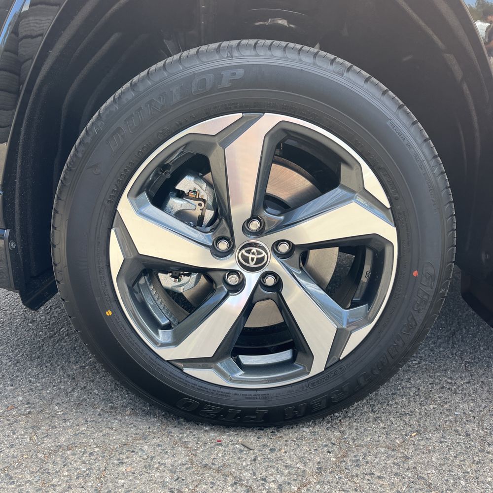 2025 Toyota RAV4 Plug-in Hybrid SE