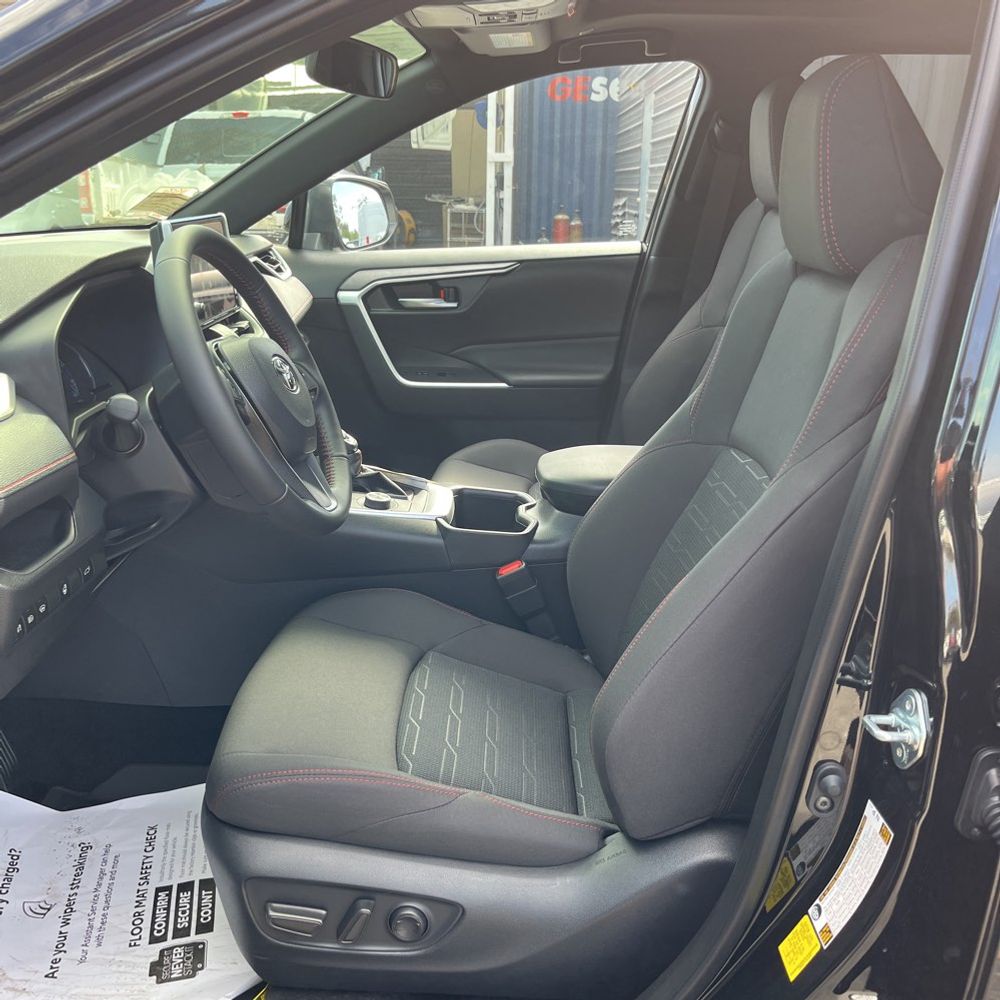 2025 Toyota RAV4 Plug-in Hybrid SE