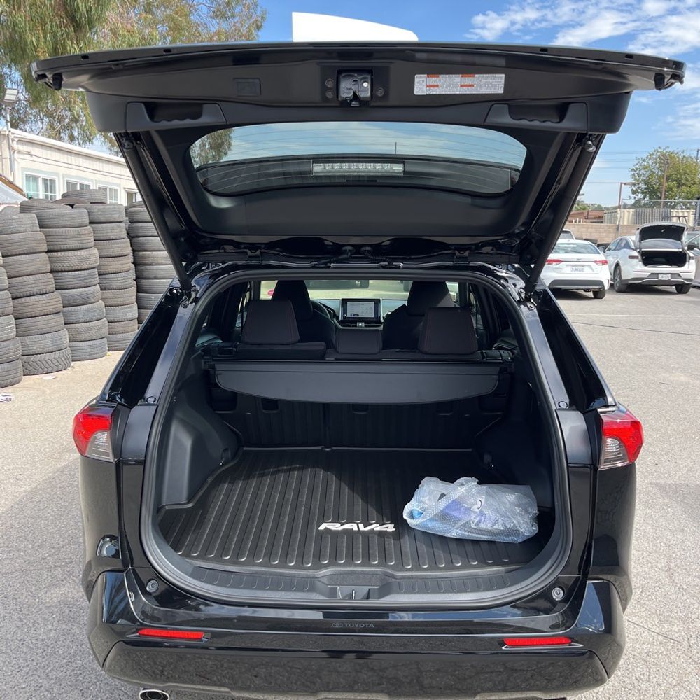 2025 Toyota RAV4 Plug-in Hybrid SE