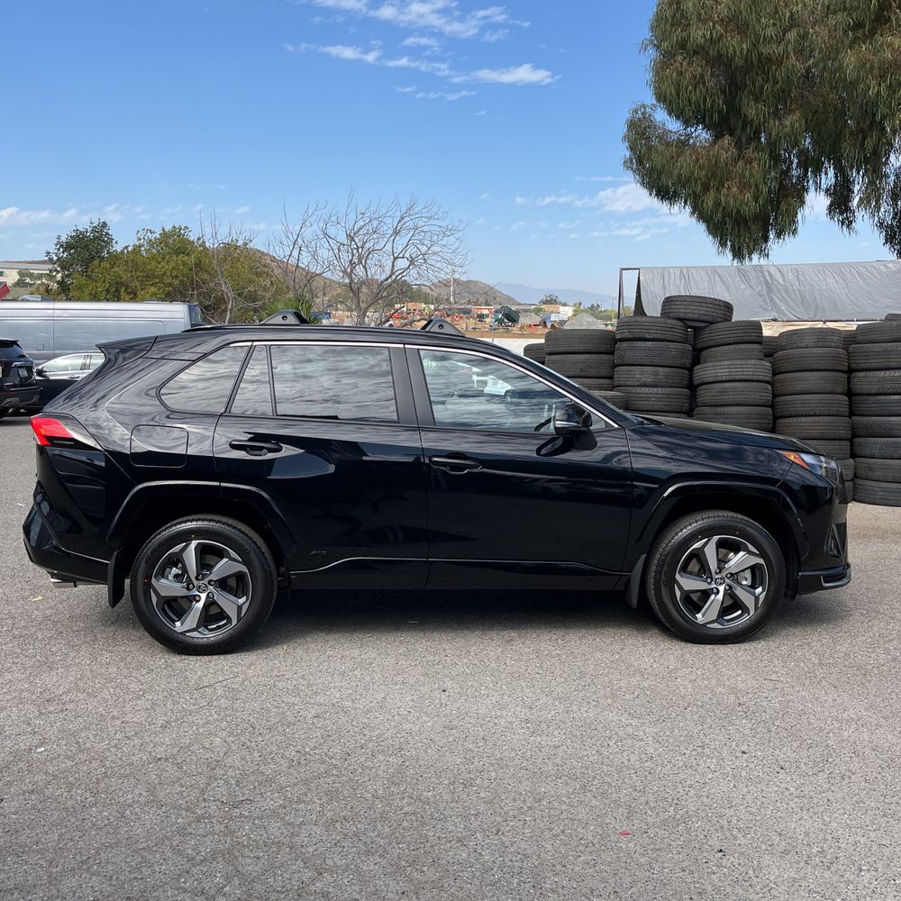 2025 Toyota RAV4 Plug-in Hybrid SE