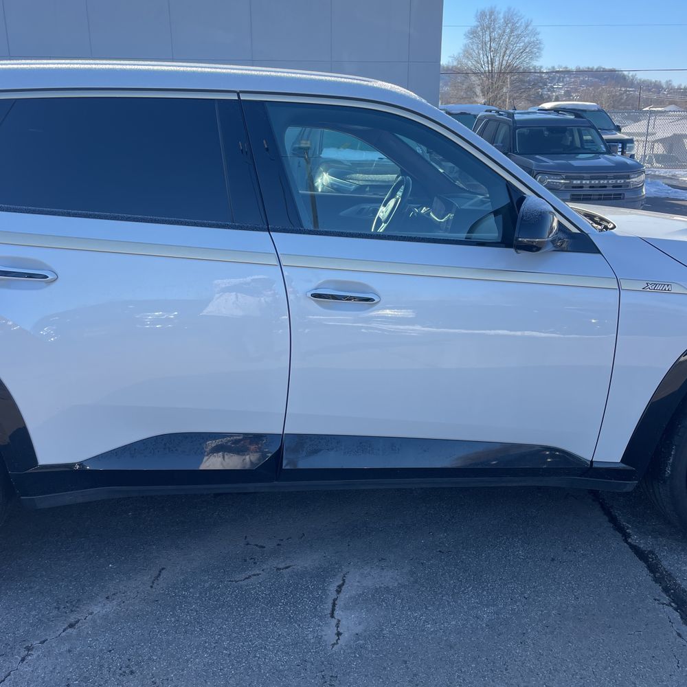 2023 BMW XM Base