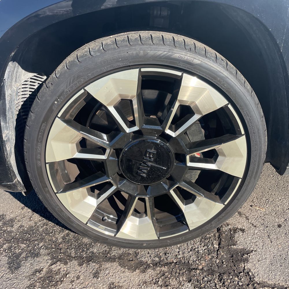 2023 BMW XM Base