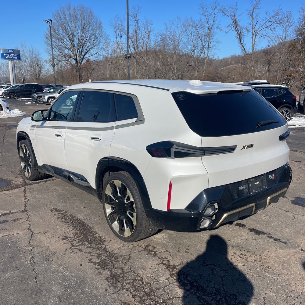 2023 BMW XM Base