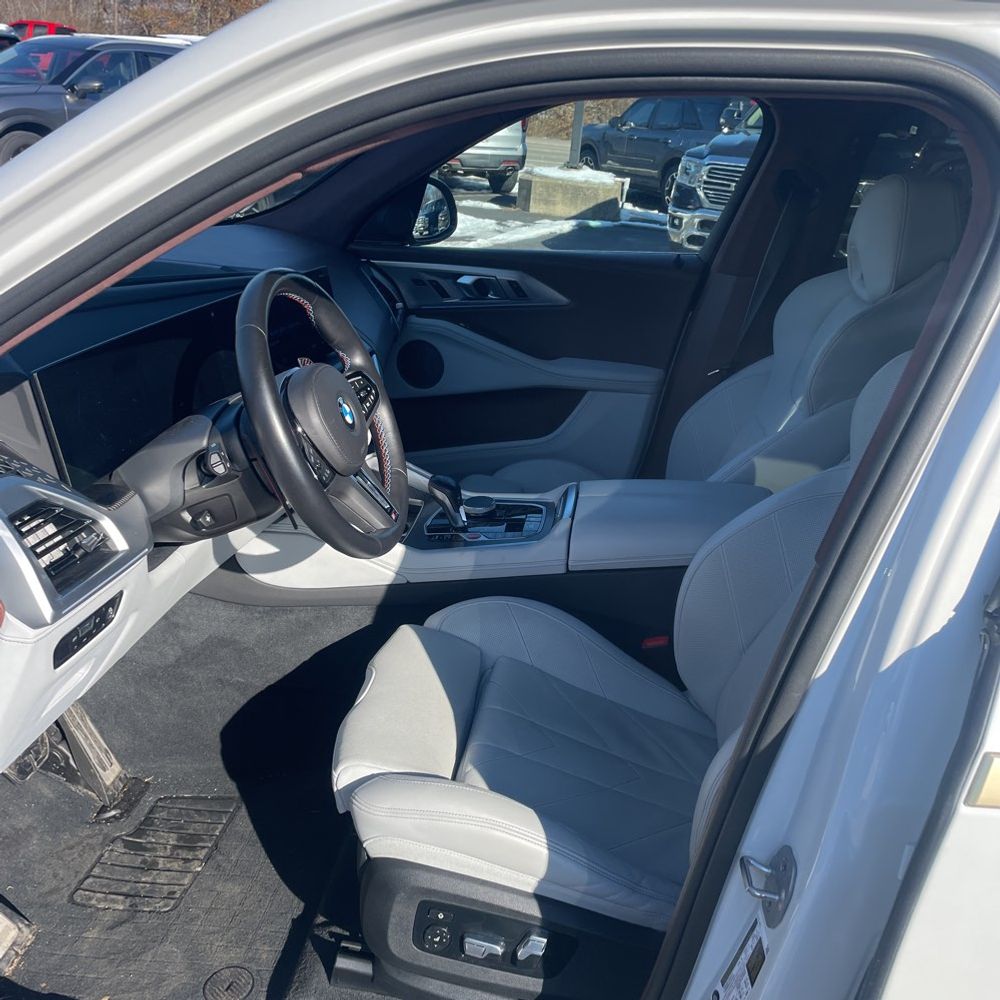 2023 BMW XM Base