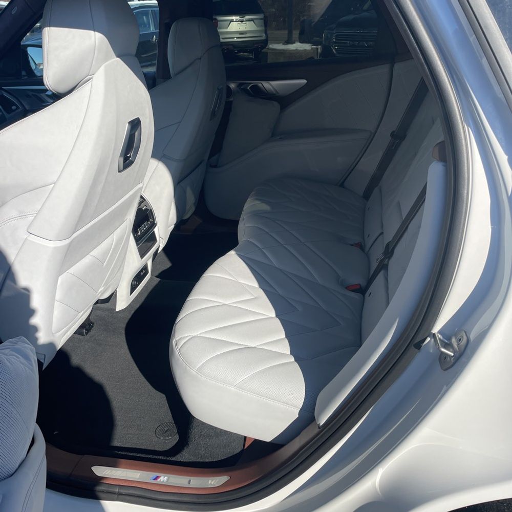 2023 BMW XM Base