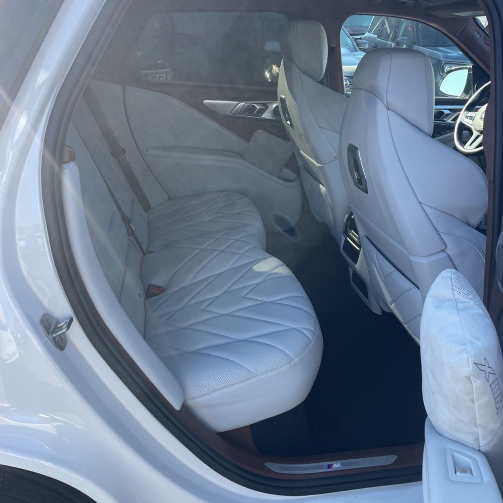 2023 BMW XM Base