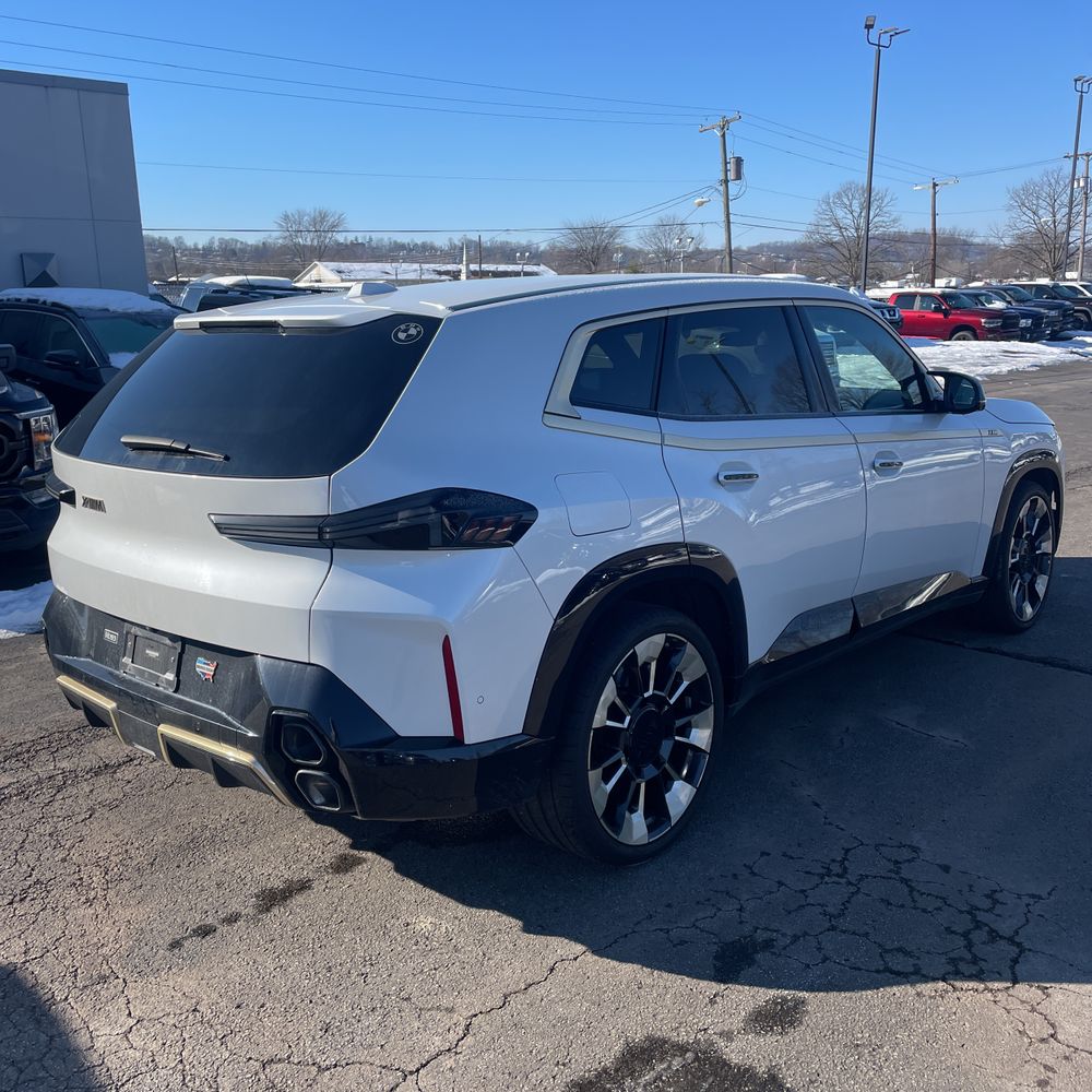 2023 BMW XM Base