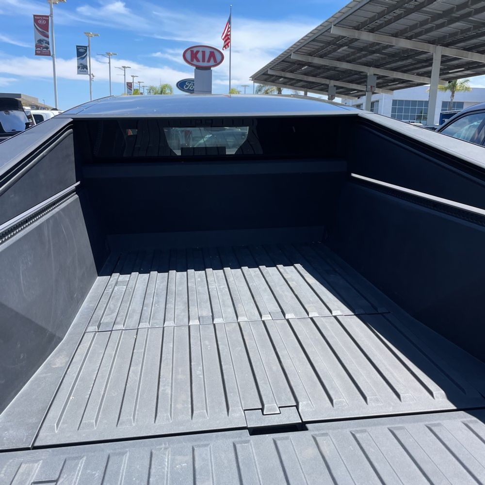 2024 Tesla Cybertruck Base