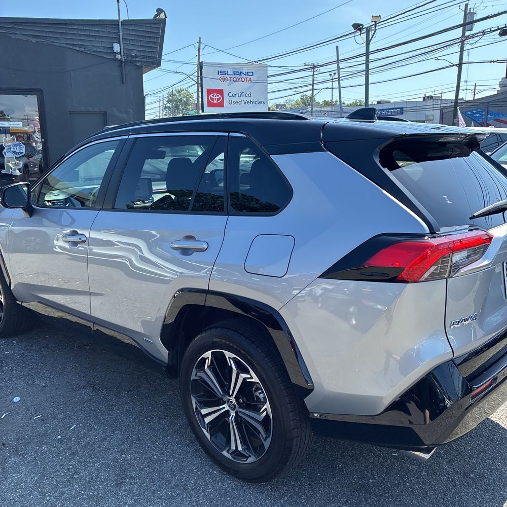 2025 Toyota RAV4 Plug-in Hybrid XSE