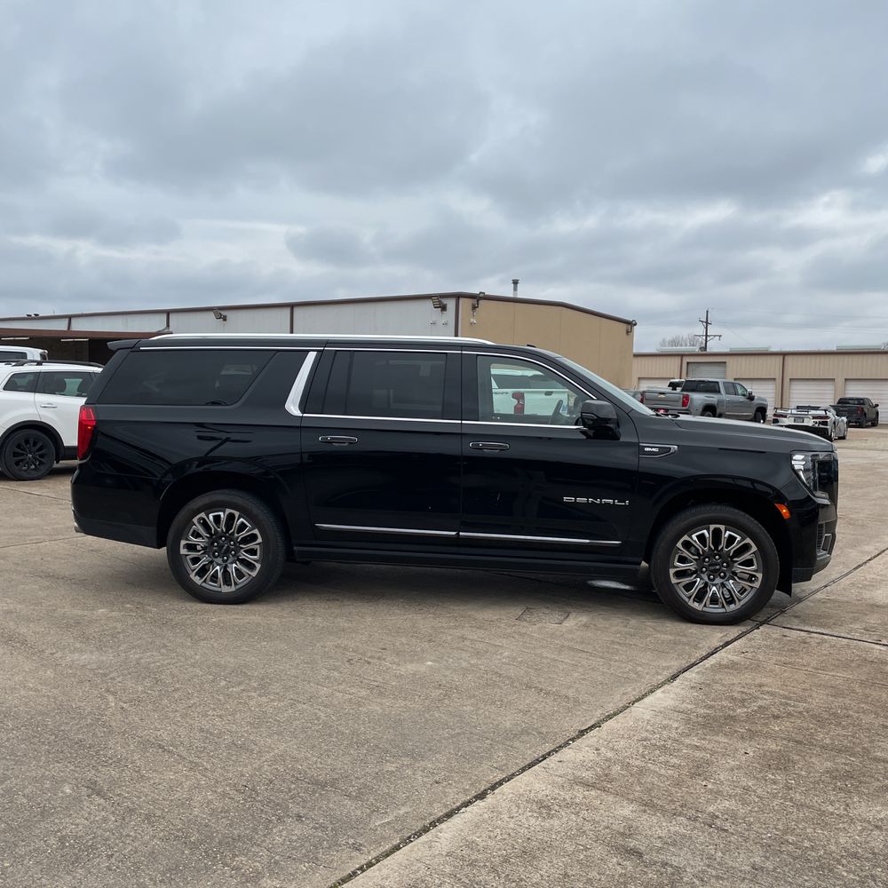 2023 GMC Yukon XL Denali Ultimate