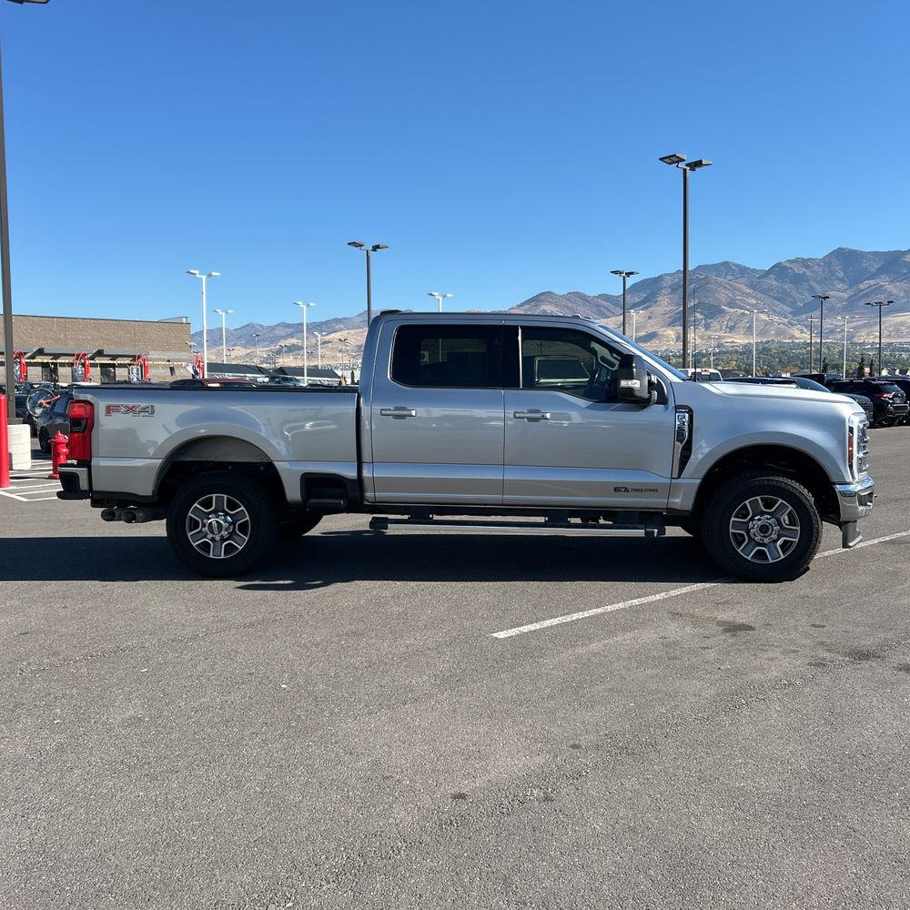 2024 Ford F350 S/D Lariat