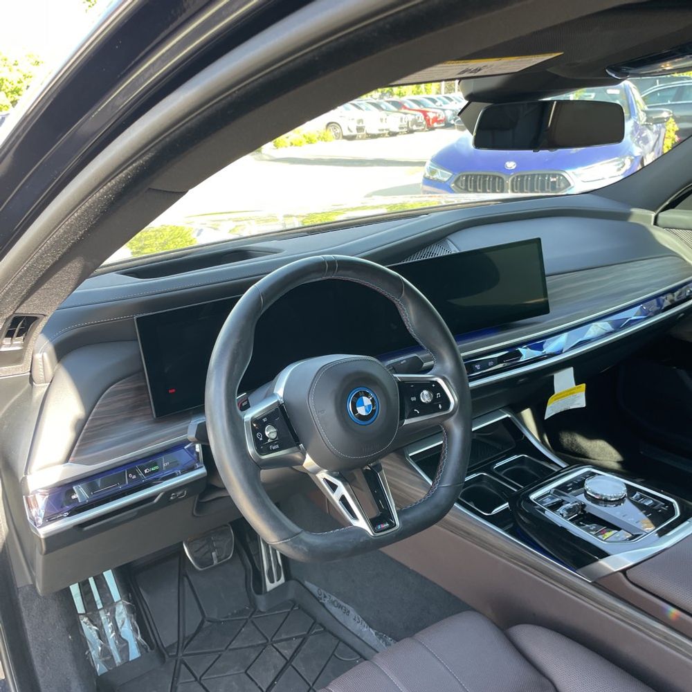 2024 BMW i7 M70