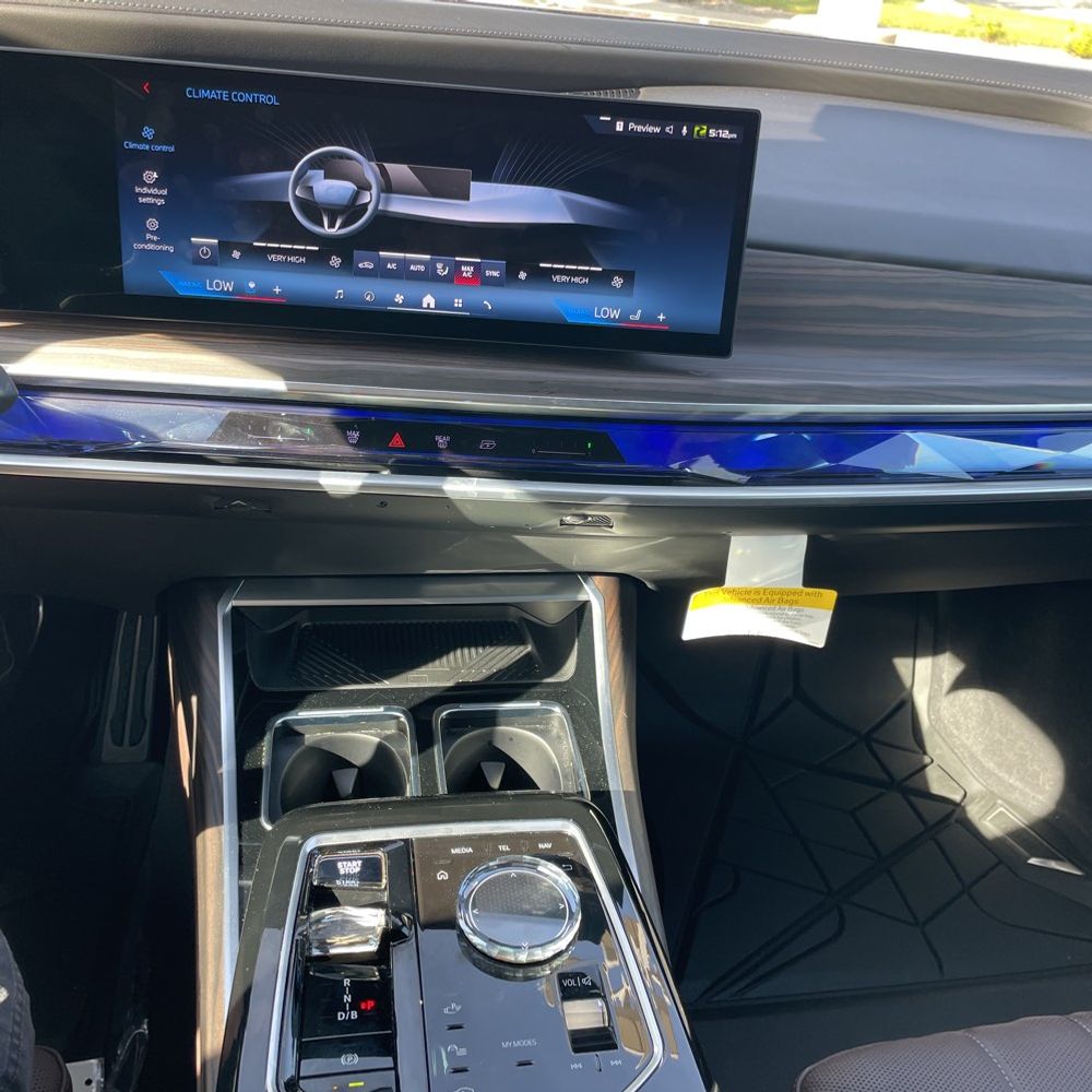 2024 BMW i7 M70
