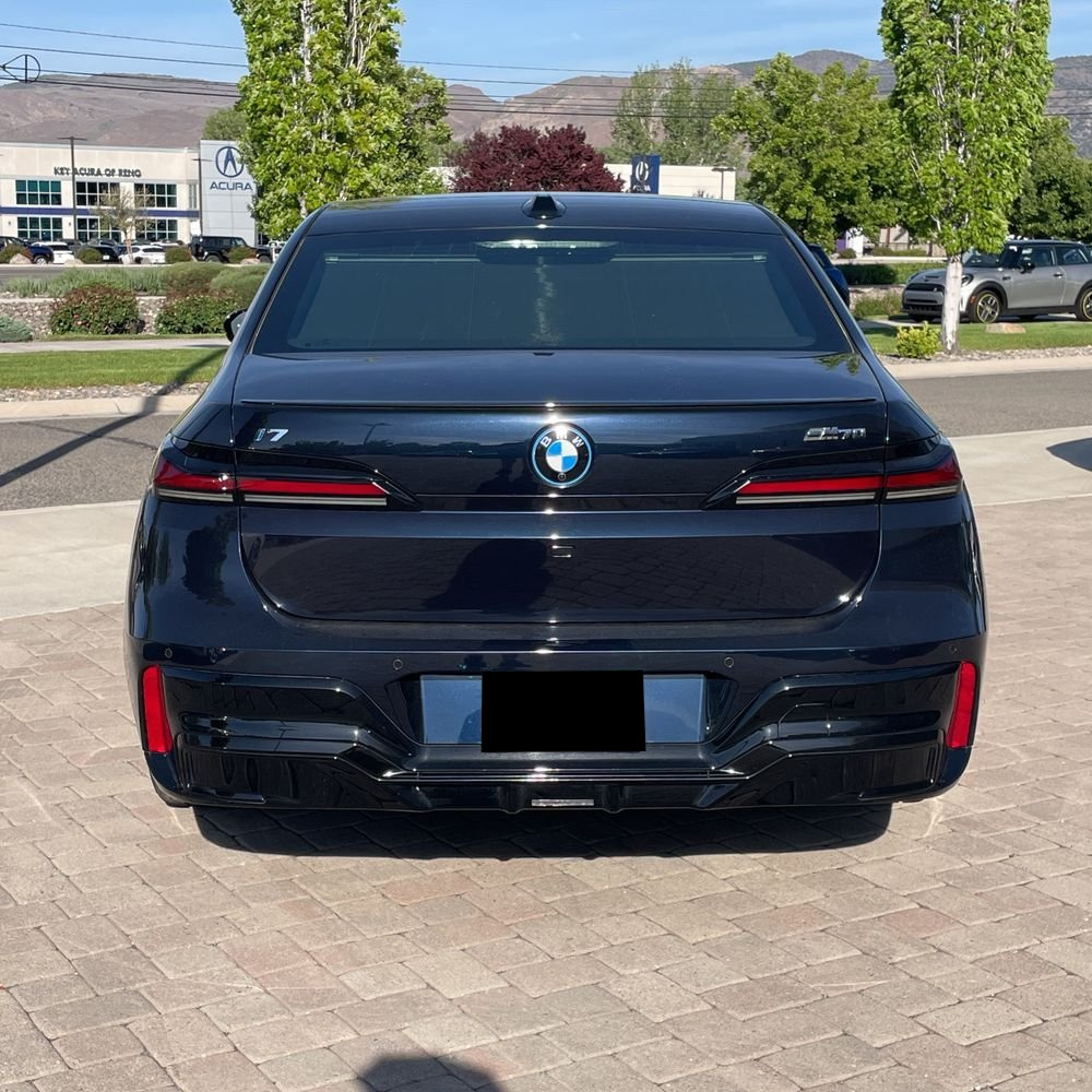 2024 BMW i7 M70