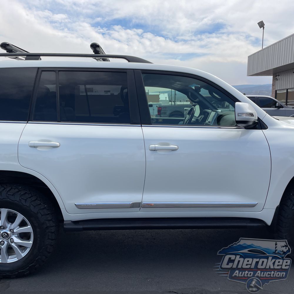 2019 Toyota Land Cruiser Base