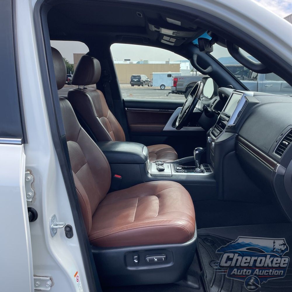 2019 Toyota Land Cruiser Base