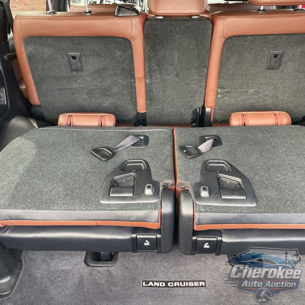 2019 Toyota Land Cruiser Base