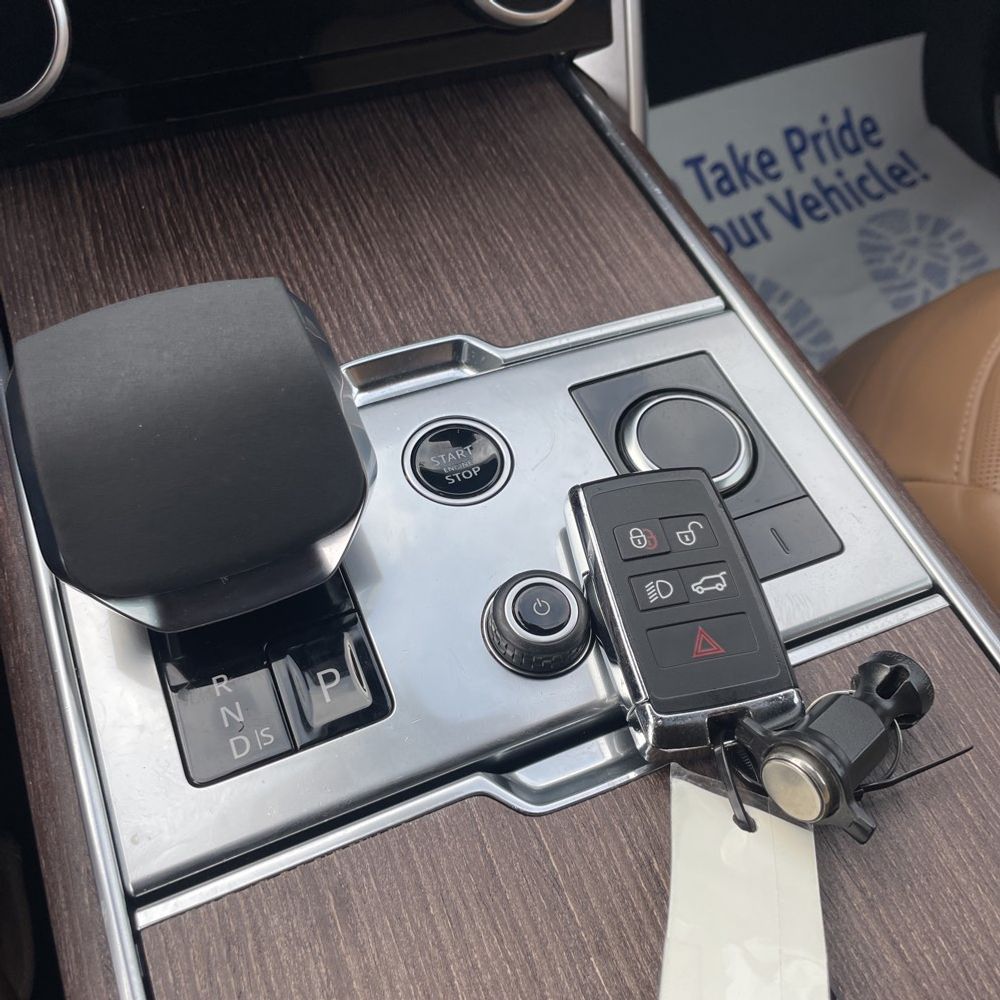 2023 Land Rover Range Rover P530 SE LWB