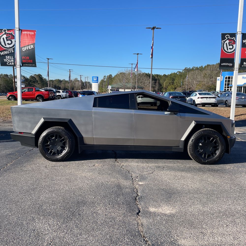 2024 Tesla Cybertruck Base